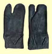 Fur-lined gloves for mariners